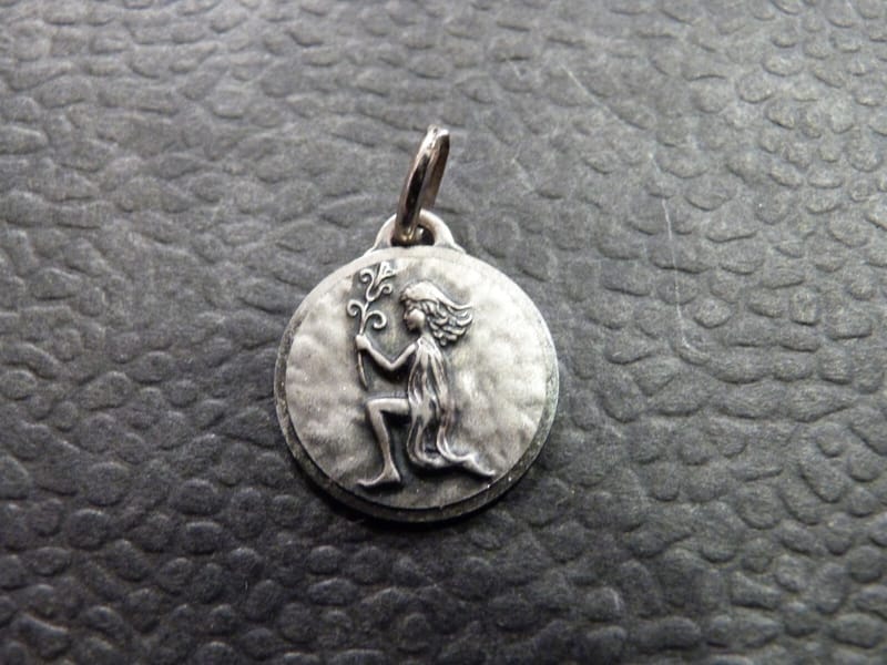 Pendentif Médaillon Signe du Zodiaque en Plaqué Argent Sagitaire