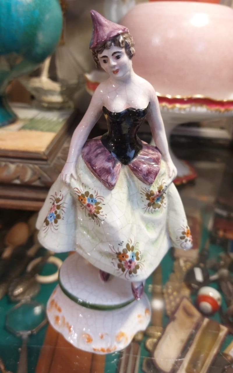 Statuette Porcelaine Corsage Ancienne Craquelée