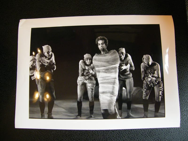 "Photographie Danse coup d'état Maguy Marin 1988 par Victor"