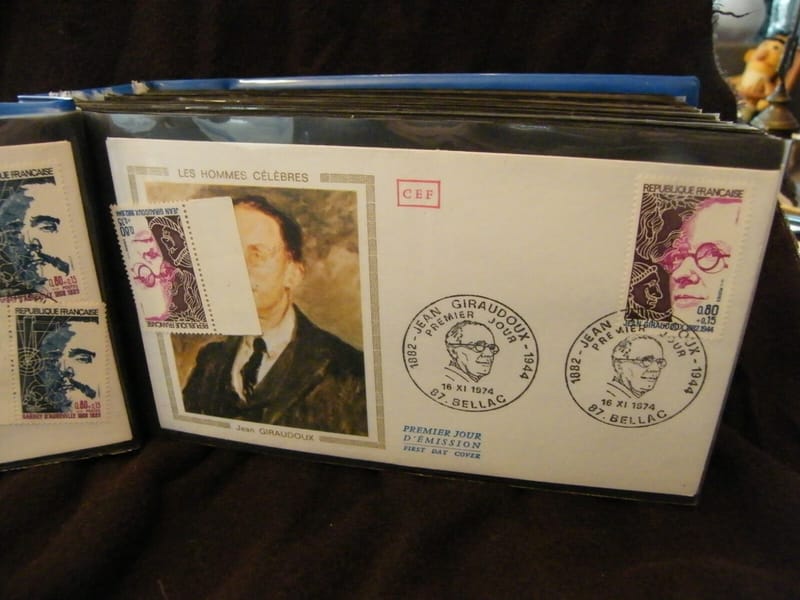 "Enveloppe 1er jour Jean Giraudoux 1974 + 1 timbre non oblitéré"