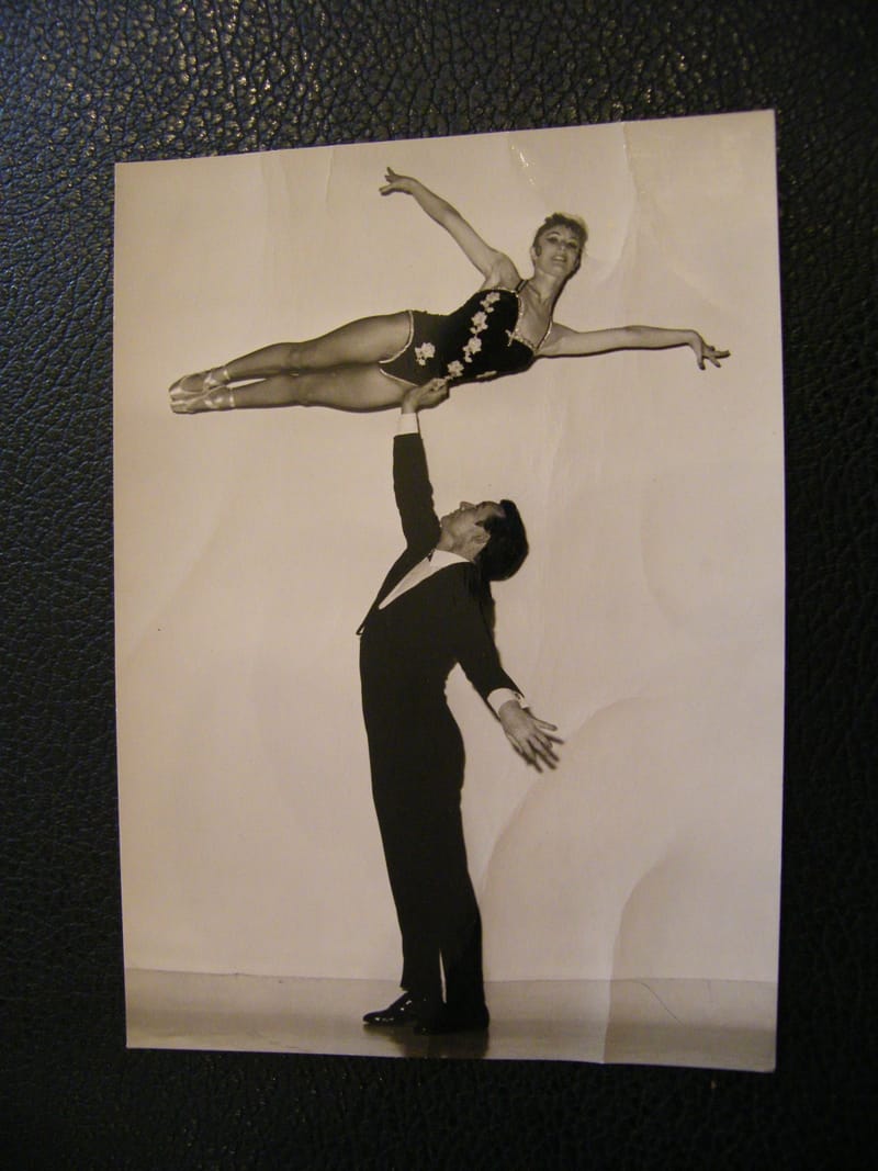 "Photographie Equilibristes Duo Romanoff Suisse Années 60"