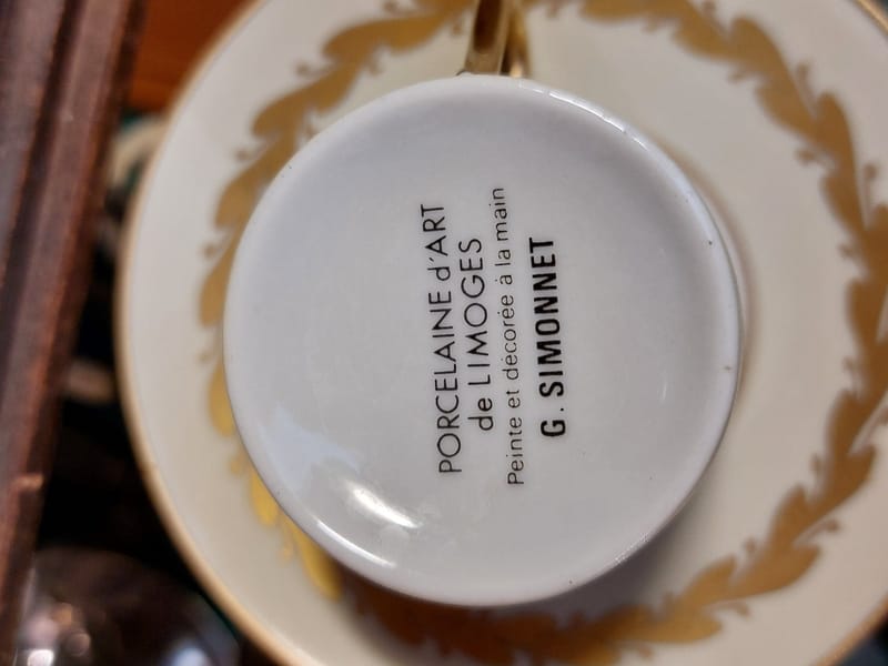 Limoges Tasse Moka Dorures G Simonnet peint main — vue 4