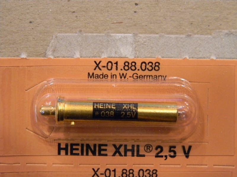Ampoule Lampe Bulbs Heine  2,5 V X0188038 sous blister