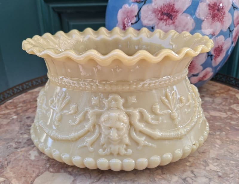 Vierzon Jardinière Opaline Beurre Satyre XIX ème siècle