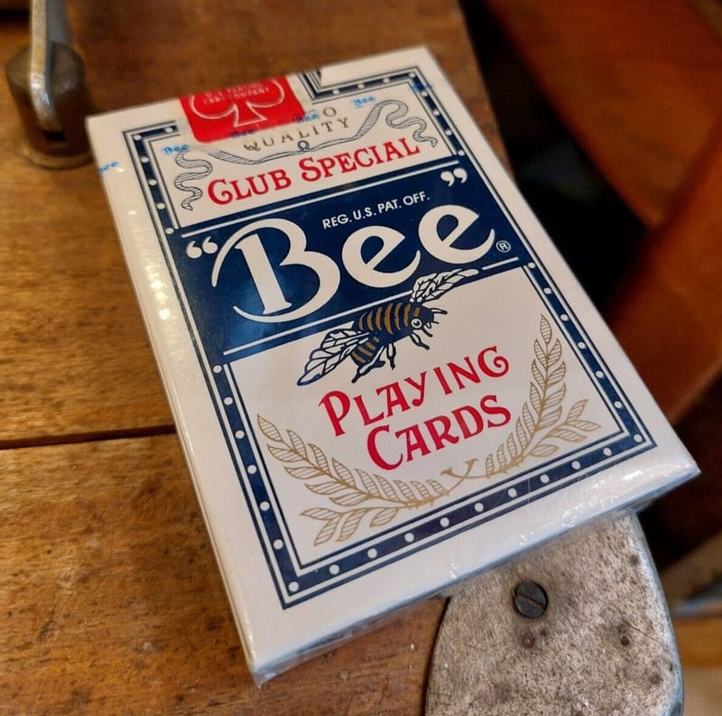 Cartes Bee Playing Card US Playing Card Co en boite sous blister blue