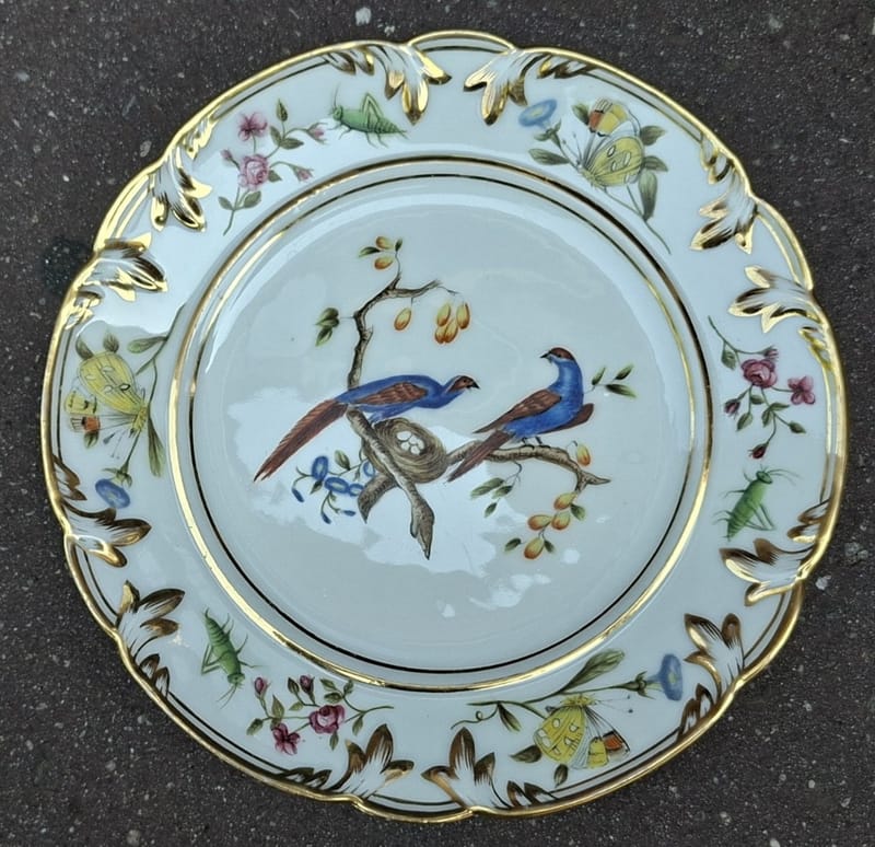 Assiette Porcelaine Paris XIX ème siècle Oiseaux Papillons Sauterelles Signée MB