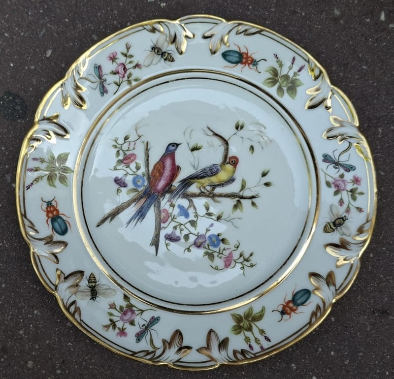 Assiette Porcelaine Paris XIX ème siècle Oiseaux Guêpes Scarabées Signée MB