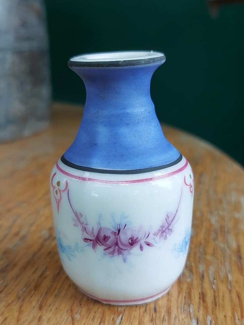 Vase Porcelaine Peinte ancien Signé