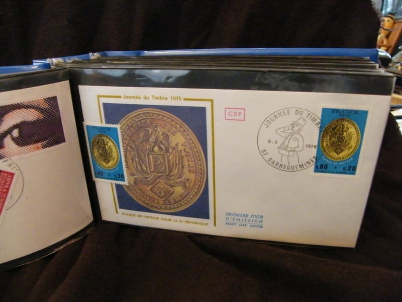 "Enveloppe 1er jour Plaque Facteur II République 1975 + 1 timbre non oblitéré"