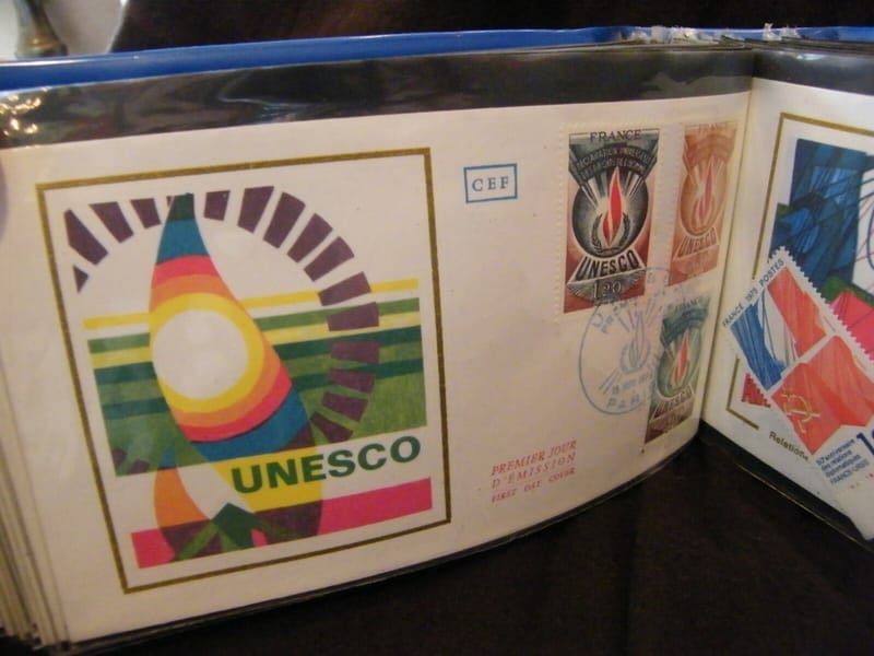 "Enveloppe 1er jour Unesco 1975 + 1 Timbre non oblitéré"