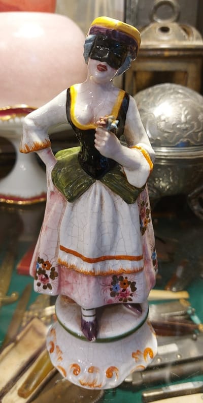 Statuette Porcelaine Visage Masqué Carnaval
