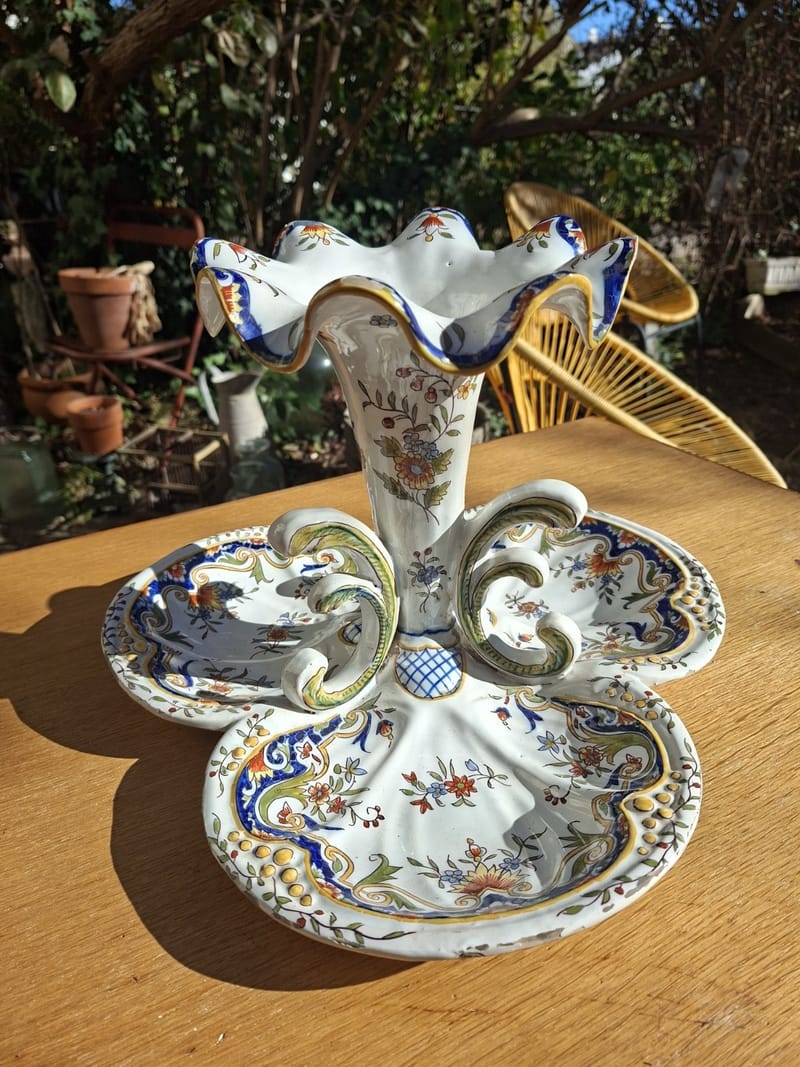 Desvres Rouen Mendiant Bouquetière Faïence 1907