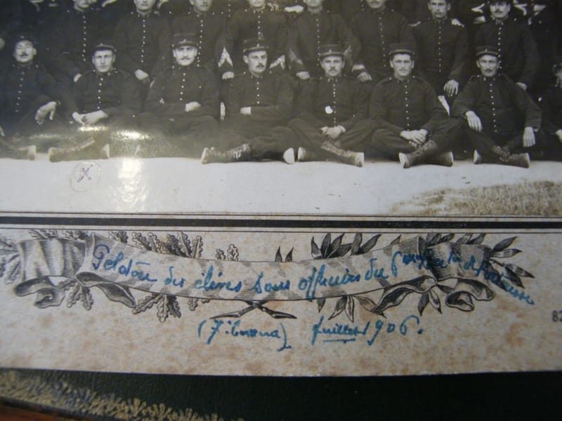 "Photo Militaires Elèves sous officiers du 6 ème Bataillon de Forteresse 1906" — vue 3