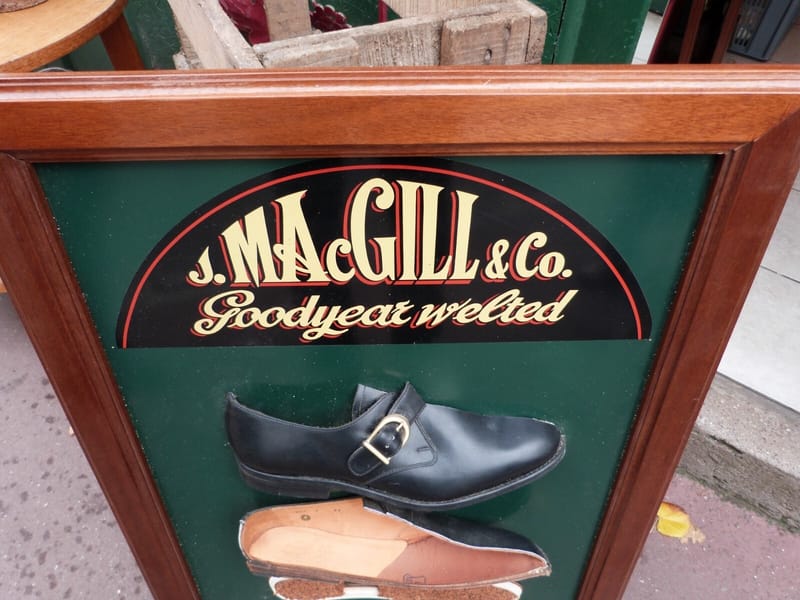 Panneau publicitaire Chaussures Mac Gill & Co Goodyear Welted N°1 — vue 2