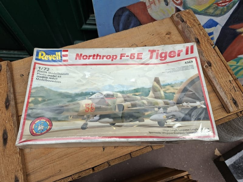 Revell maquette Avion Northrop F-5E Tiger II  1/72 en boite 4369