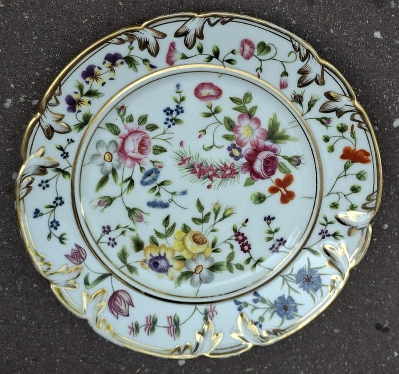 Assiette Porcelaine Paris XIX ème siècle Fleurs Peintes Signée MB