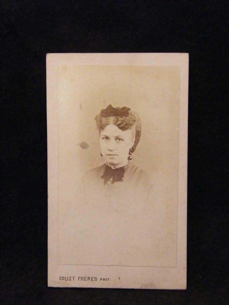 "Photographie CDV Femme Collet frères Metz XIX ème Siècle"