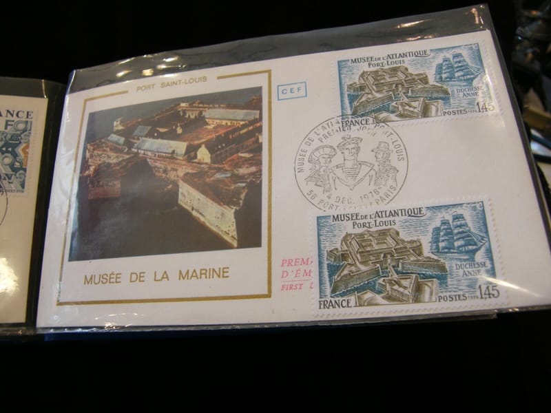 "Enveloppe 1er jour Port Saint Louis Musée Marine 1976 + 1 timbre non oblitéré"