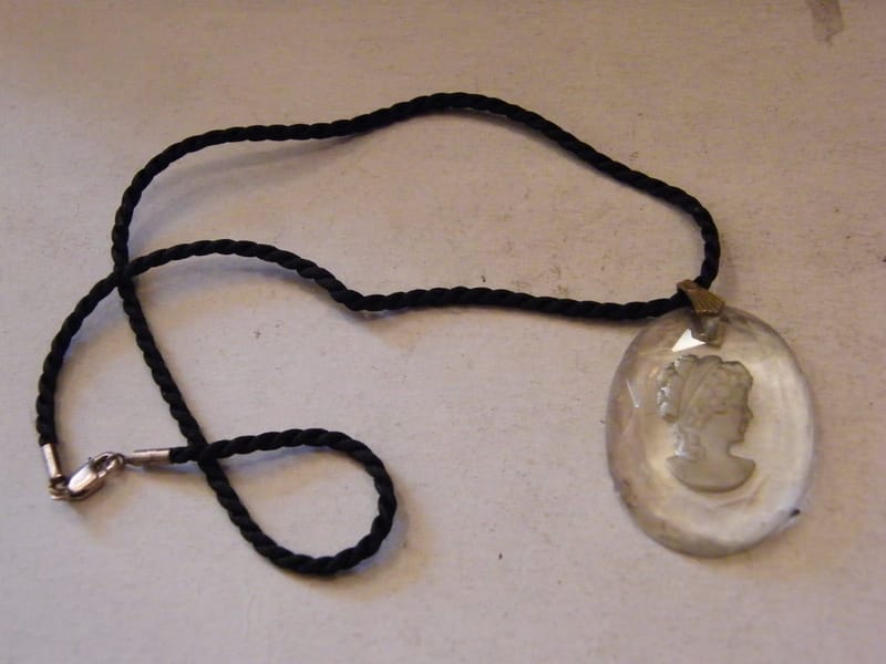 Pendentif Médaillon Cristal taillé"