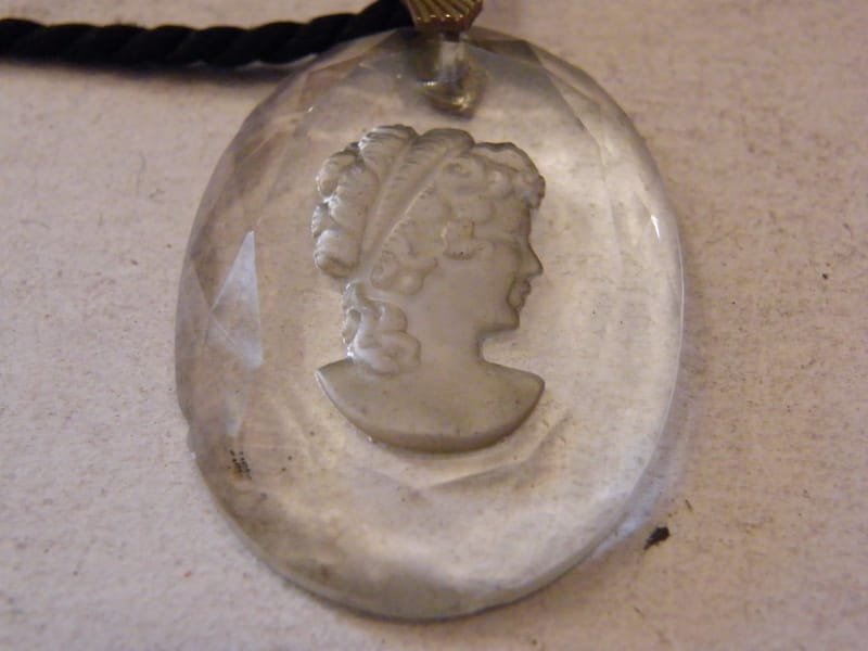 Pendentif Médaillon Cristal taillé" — vue 2
