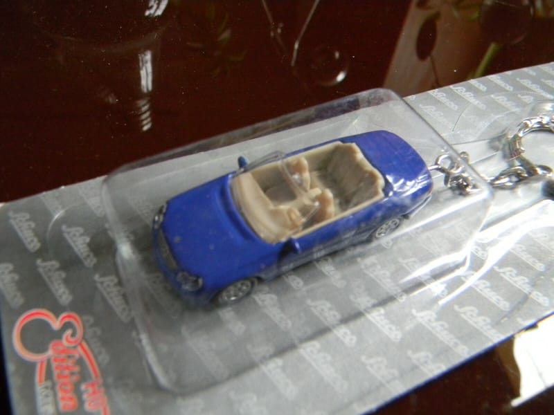 Schuco Mercedes CLK Porte Clé  HO 1:87 Edition Métal sous Blister — vue 2