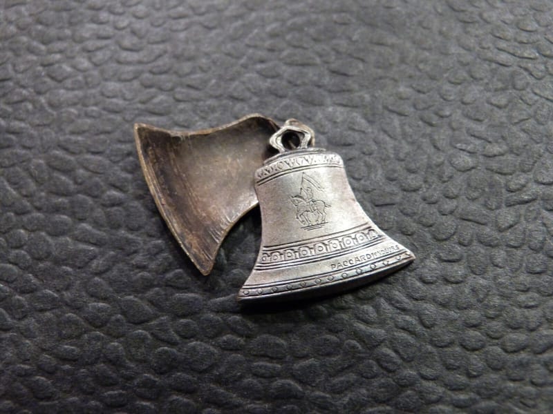Cloche Piccard Fondeurs Médaille Pendentif Argent Plaqué Silver Silber
