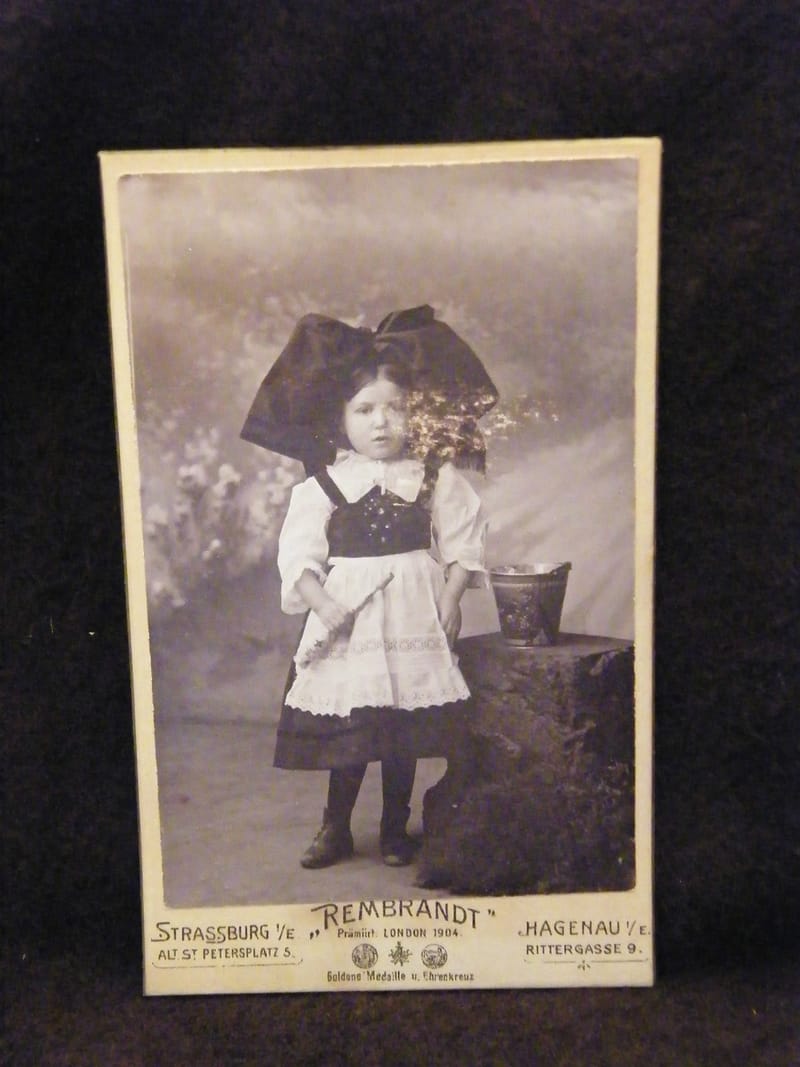 "Photographie CDV Enafnt coiffe alsacienne Rembrandt Strasbourg XIX ème Siècle"