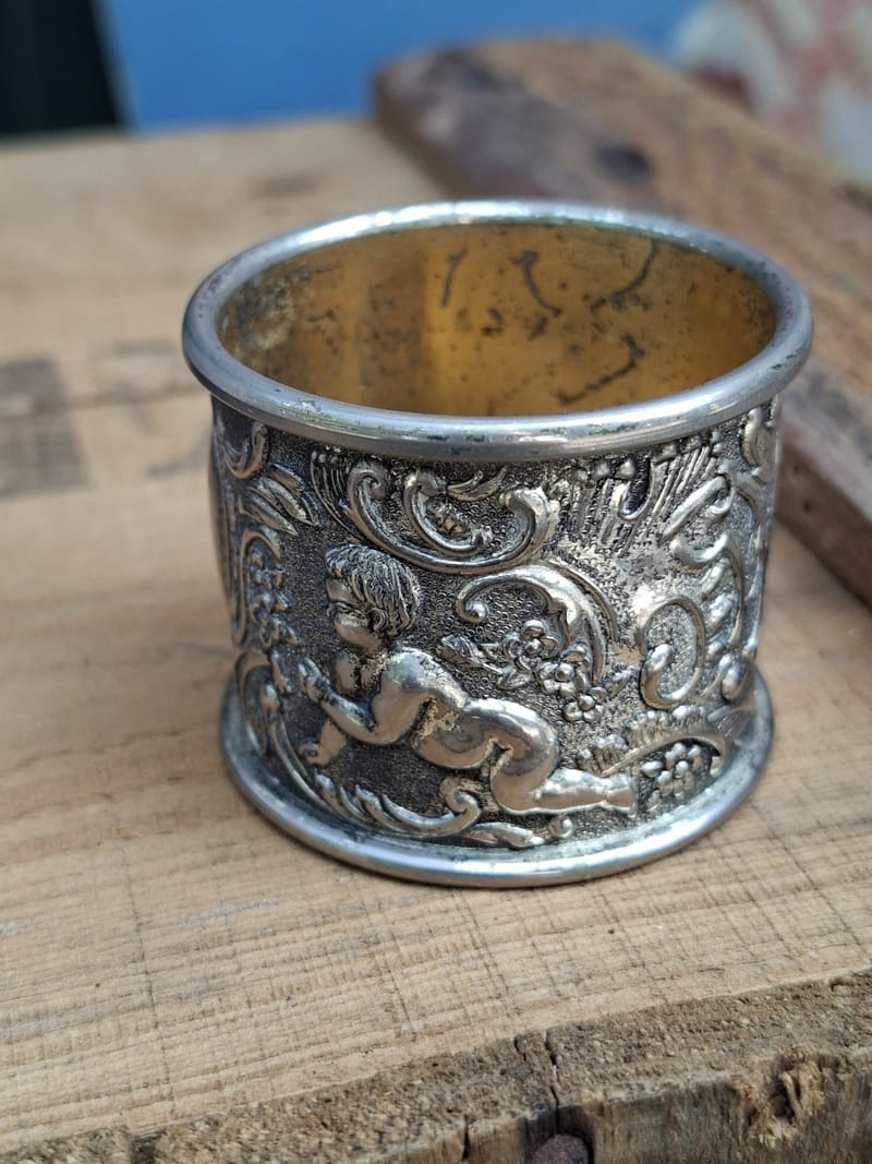 Rond Serviette Bronze Nickelé Décor Putti — vue 3