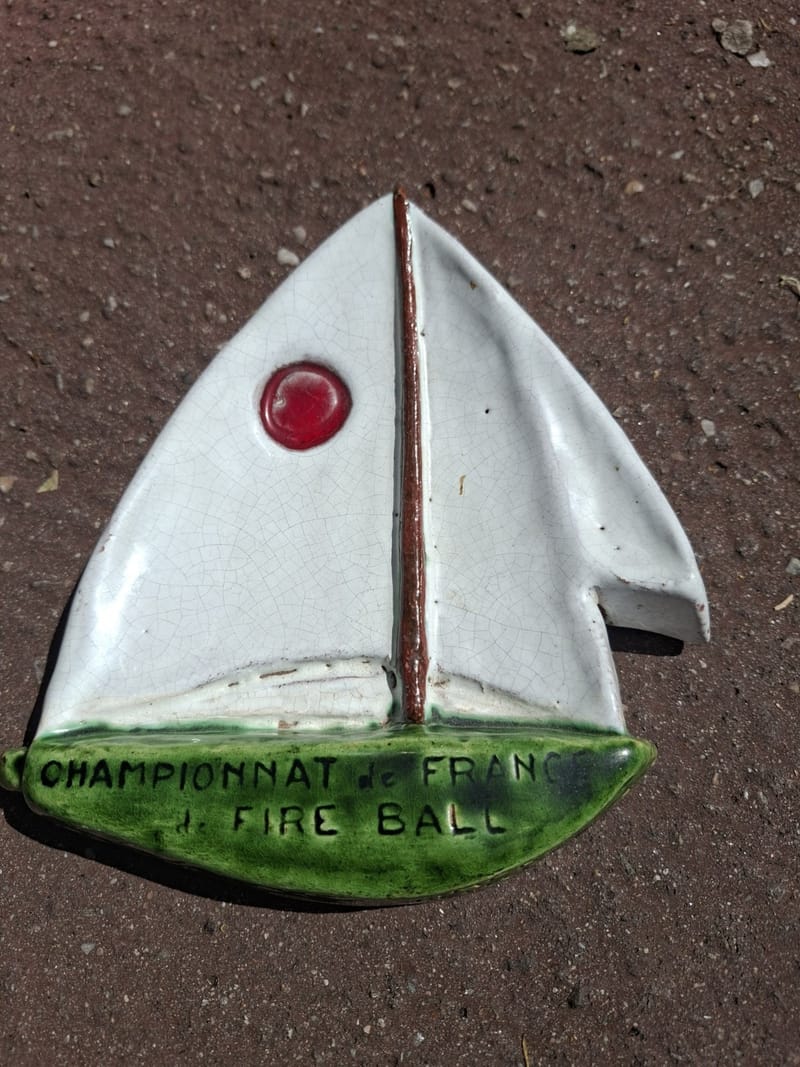 Céramique Fire Ball Vide Poche Trophée 1978 signé Voile Langrune / Mer Calvados