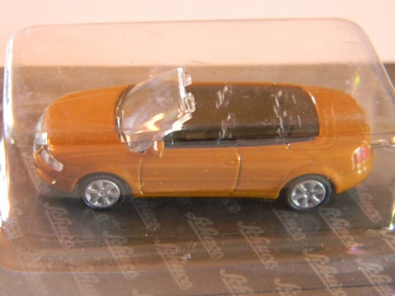 Schuco Audi A4 Cabriolet Porte Clé HO 1:87 Edition Métal sous Blister — view 2 of 3