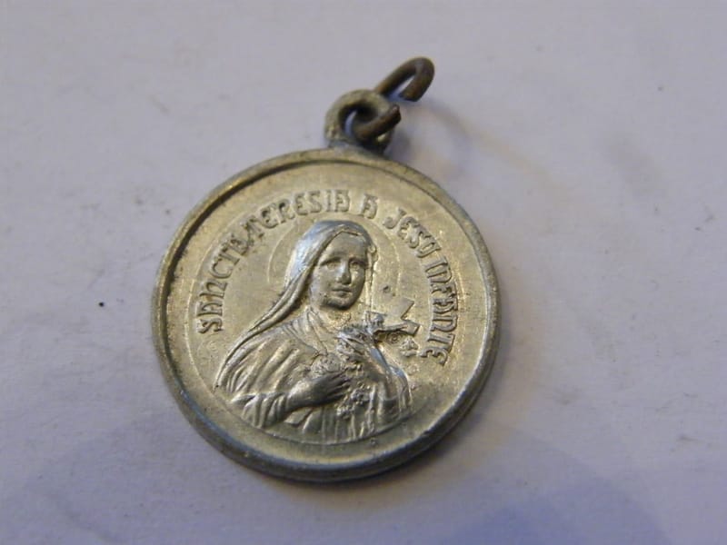 Sainte Thérèse Aluminium Médaille Pendentif  ancienne"