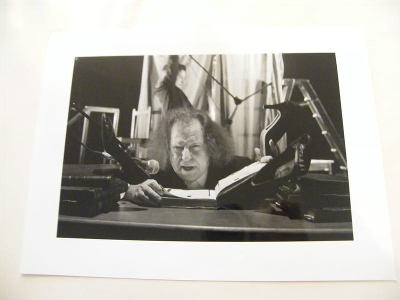 Photographie Théâtre Toiedovski Lecture entre chiens et fous 1998 par Eric Didym