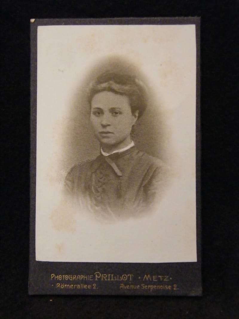 "Photographie CDV Femme Prillot  Metz  XIX ème Siècle"