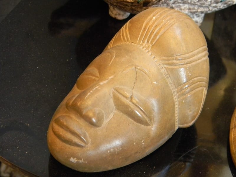 Visage Pierre dure Art du Pacifique Océanie ancien N°2