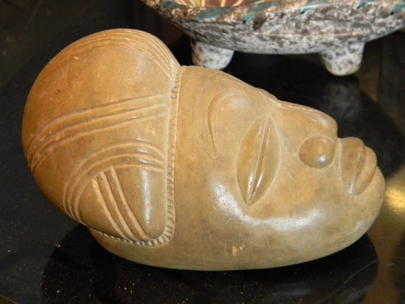 Visage Pierre dure Art du Pacifique Océanie ancien N°2 — vue 3